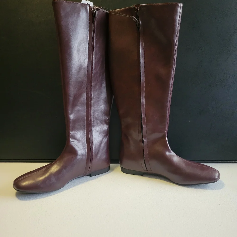 Burgundy Leather Knee-High Boots. B6